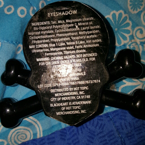 Hot Topic Silver Skull Eye Shadow - Picture 2 of 3