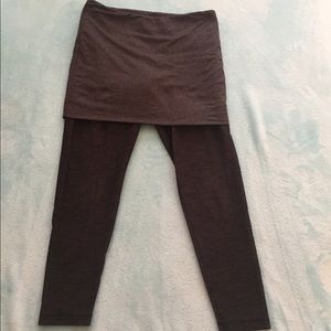 LULULEMON crops w/ attached skirt