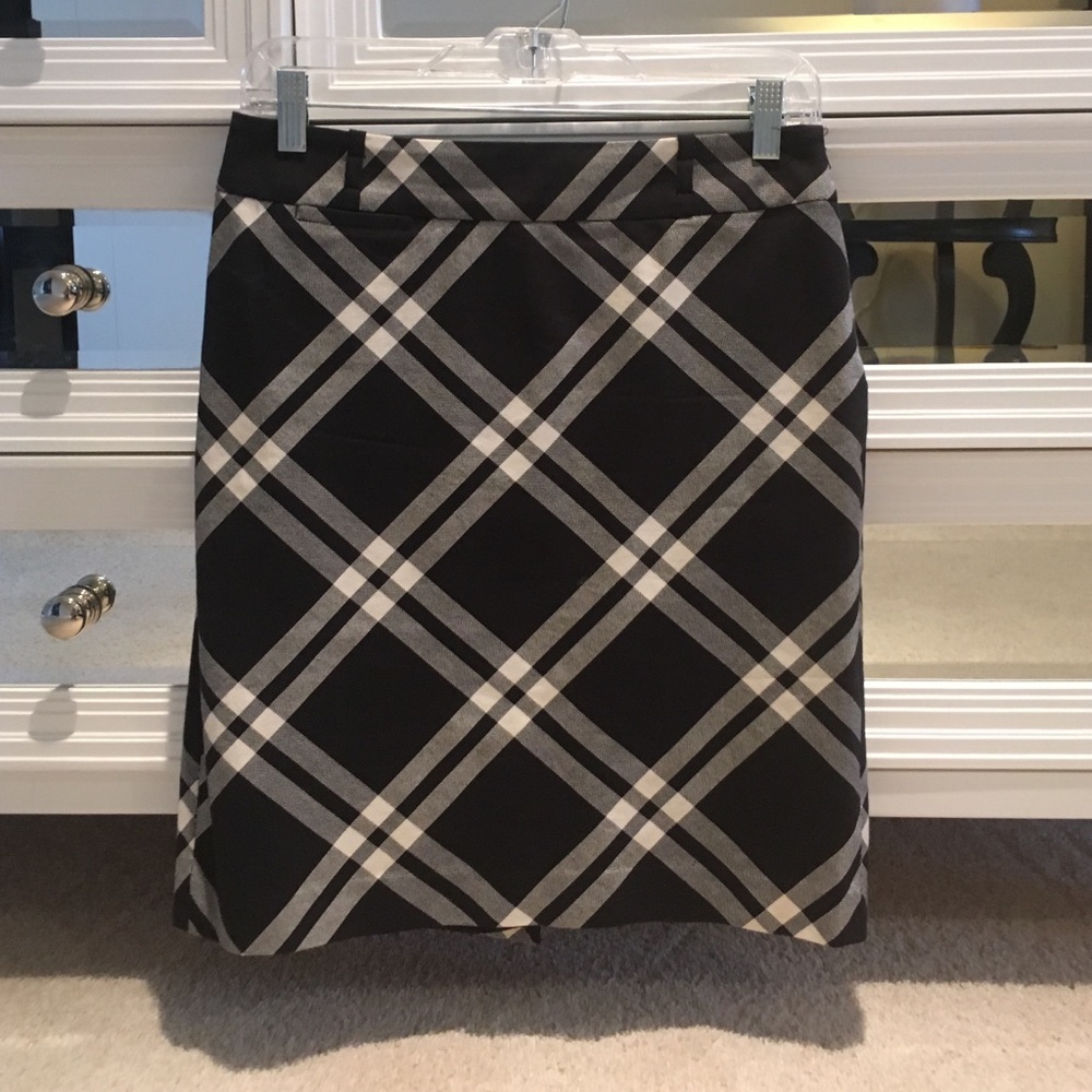 Cream and black pencil skirt