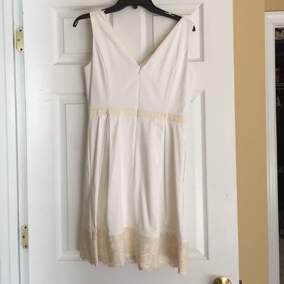 White House Black Market dress. - Picture 2 of 5