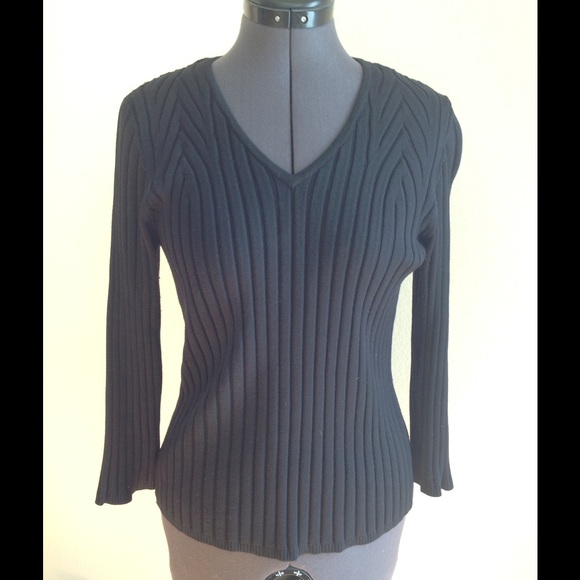 Nordstrom Sweaters - Nordstrom V-Neck Ribbed Sweater Nordstrom Sweaters - Nordstrom V-Neck Ribbed Sweater