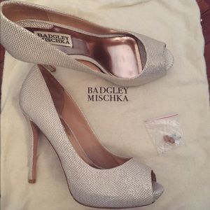 Badgley Mischka sparkly, gold pumps