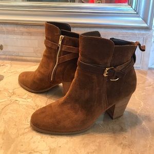 Size 8.5B Ralph Lauren suede booties