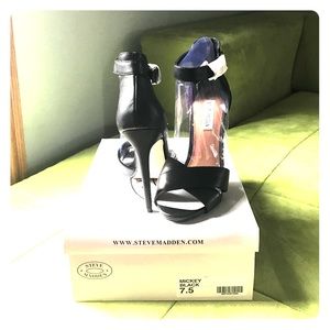 Brand new Steve Madden Black Mickey heel