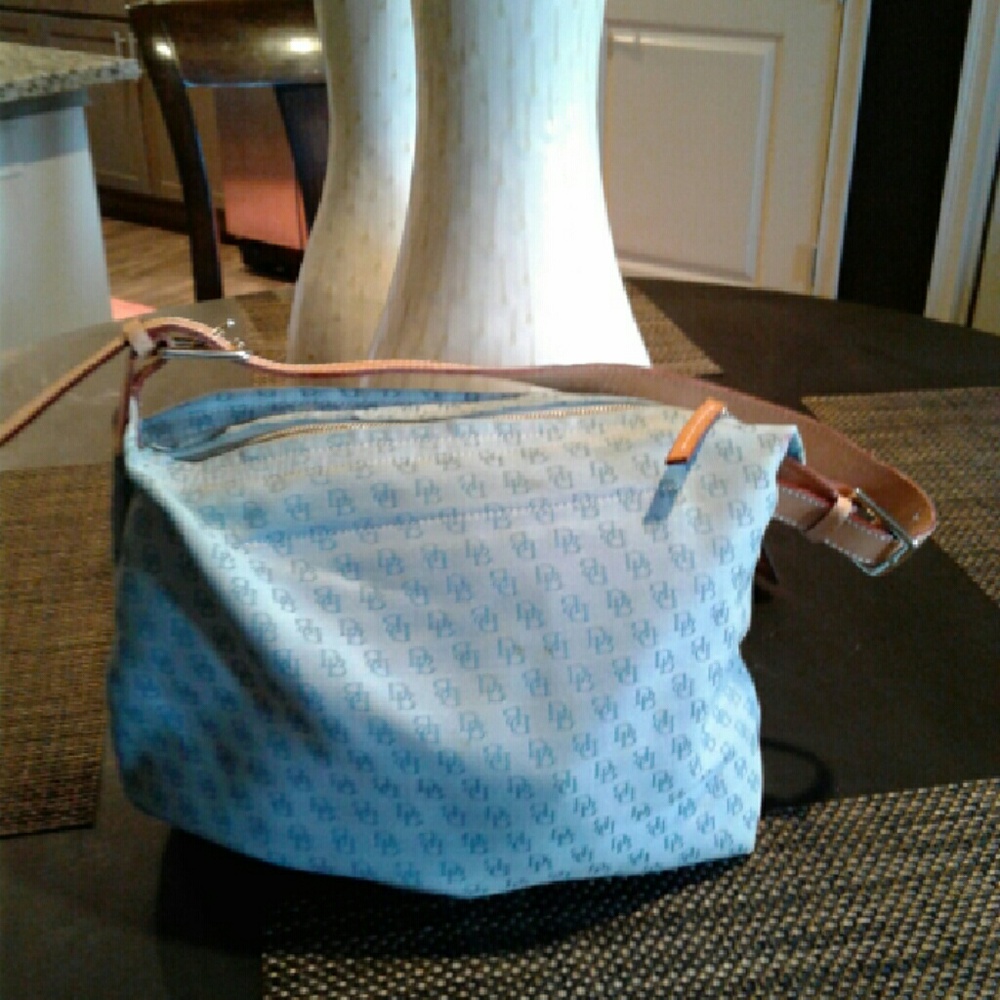 Dooney & Bourke purse