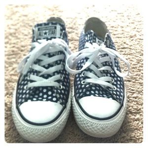 Navy/white polka dotted converse shoes