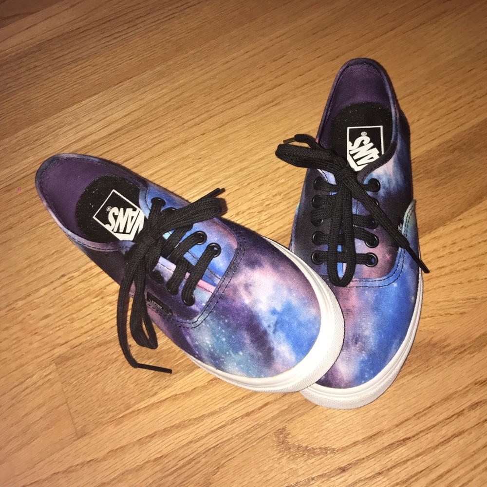 hardly worn galaxy vans!