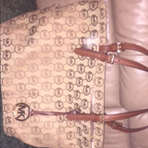 Michael Kors Jet Set Signature Tote - Picture 1 of 4