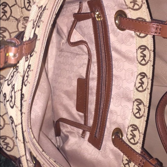 Michael Kors Jet Set Signature Tote - Picture 2 of 4