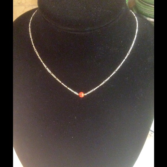 Short and simple necklace with an orange bread - Picture 1 of 1