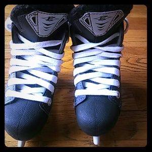 Easton EQ 9.9 Ice Hockey Skates (size Y9=US Y10.5)