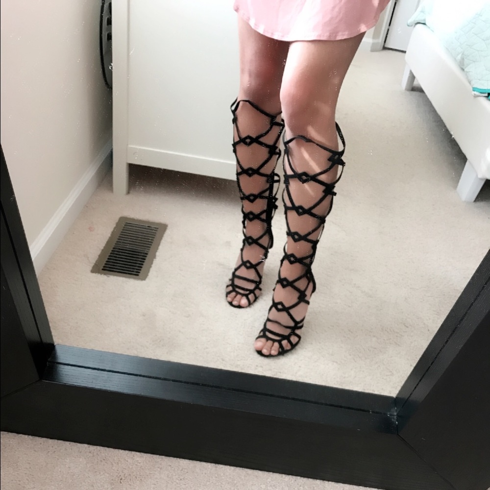 ๐HP๐ Black suedette diamond cut gladiator heels - Picture 2 of 5