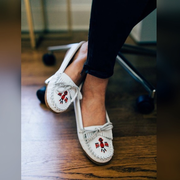 white minnetonka moccasins