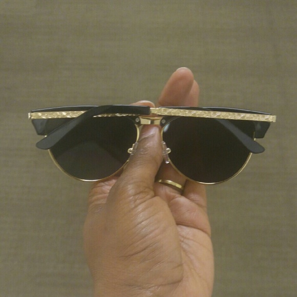 Black and gold mirror sunglasses?? - Picture 2 of 2