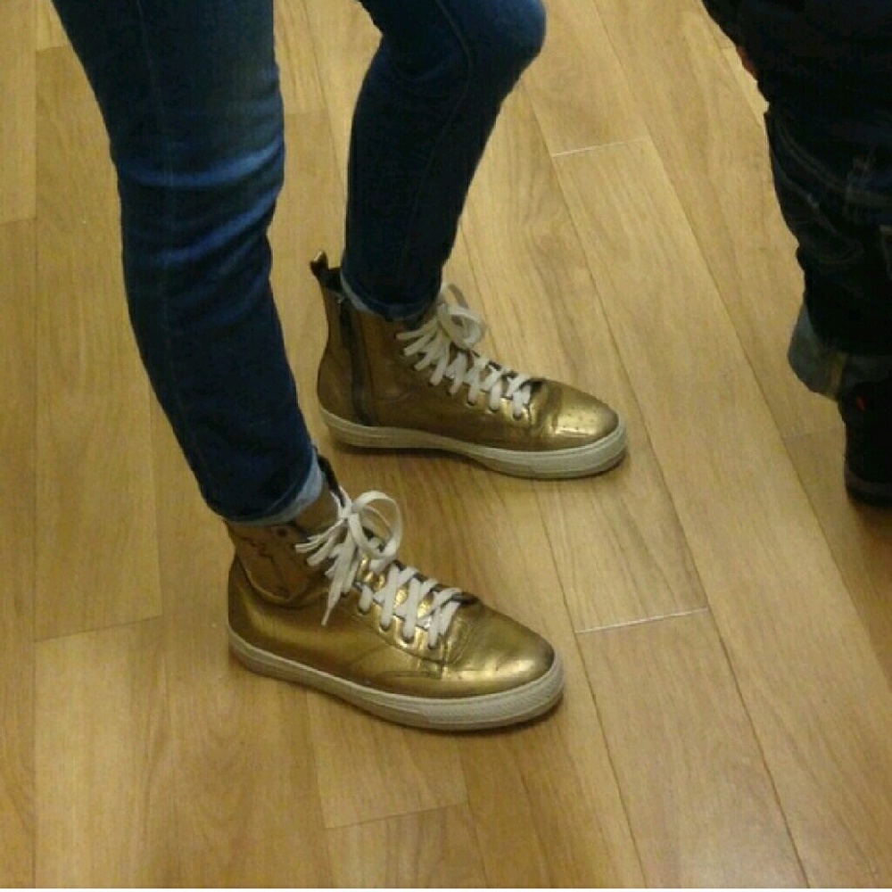 Burberry Hightop Sneakers - Picture 2 of 4