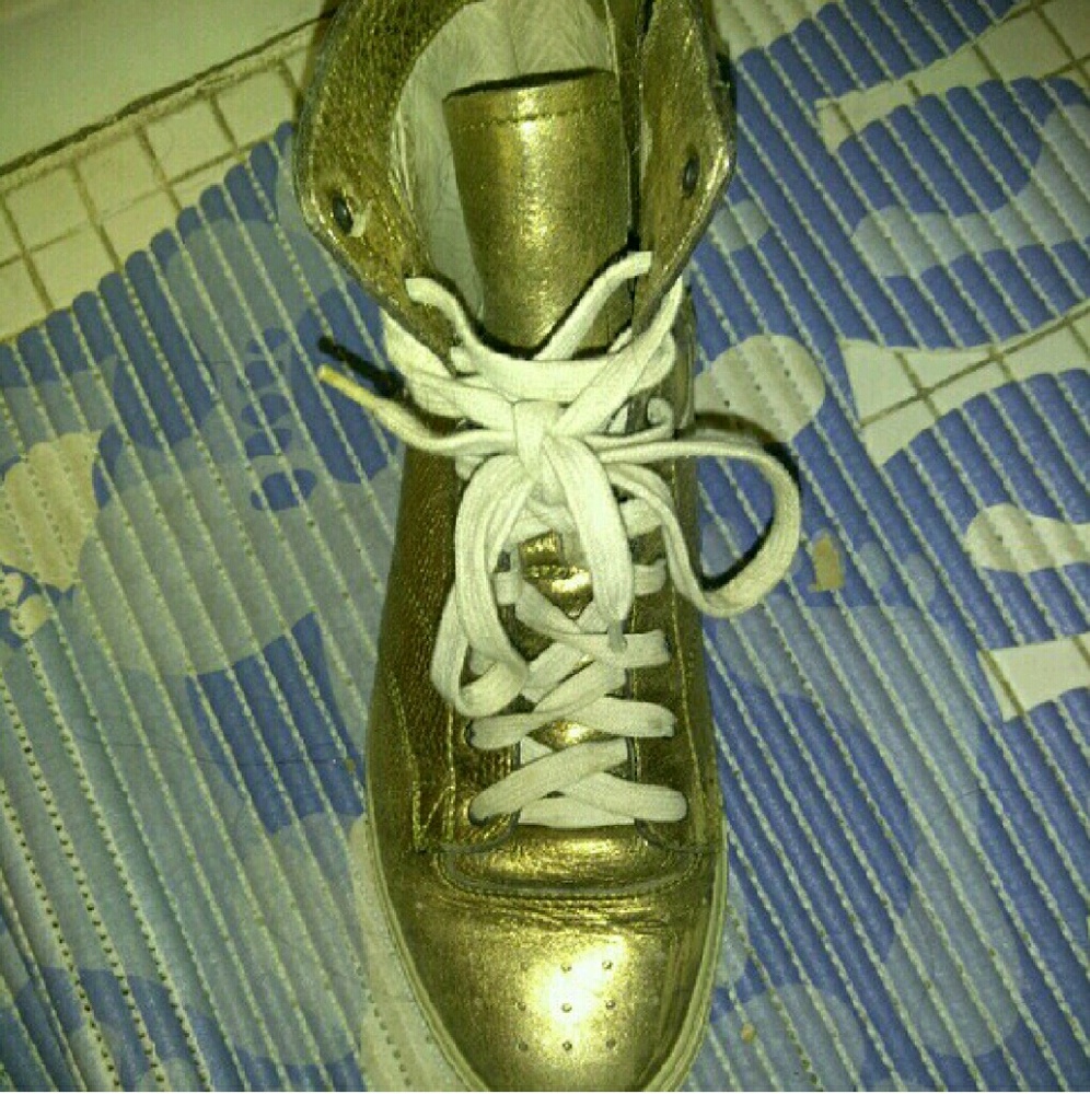 Burberry Hightop Sneakers - Picture 4 of 4