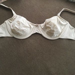 Victoria's Secret creme padless bra 💓