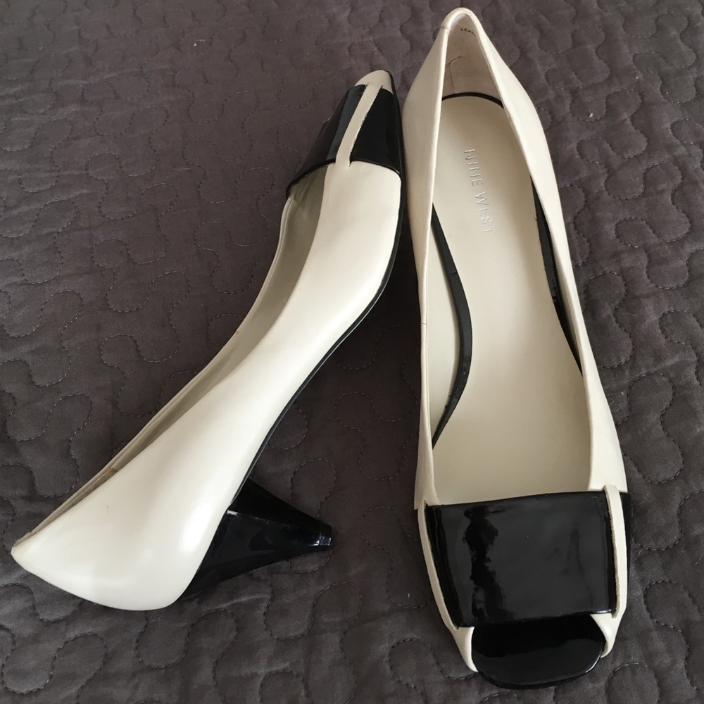 Size 8 nine West shoe.