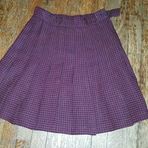 High waisted pleated skirt