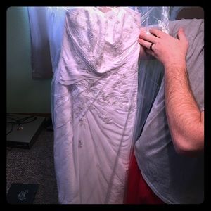 Davids bridal wedding dress size 8 brand new