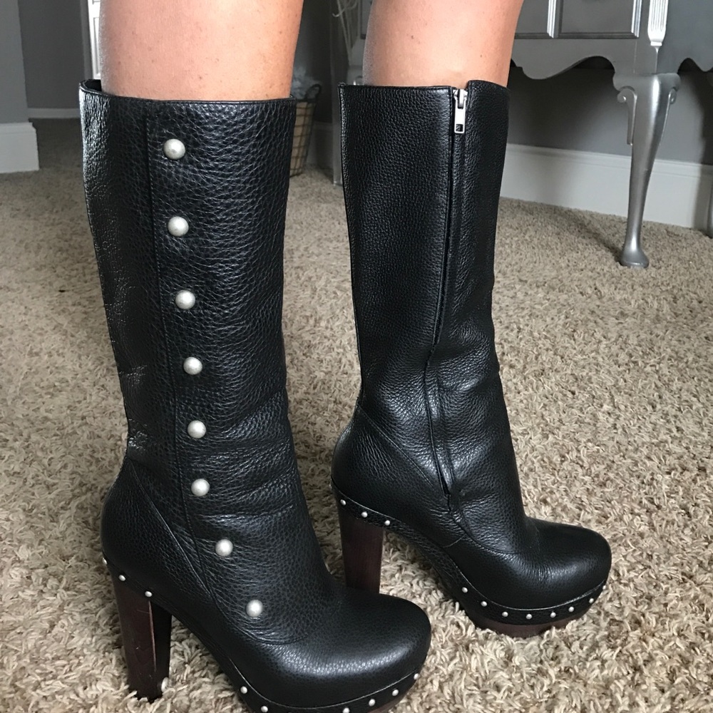 UGG boots NWOT - Picture 2 of 5