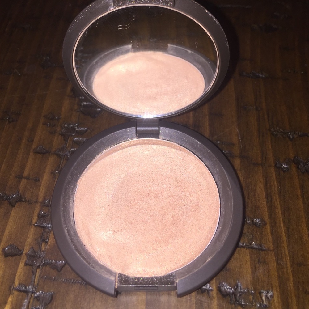 BECCA shimmering skin perfector/ highlighter