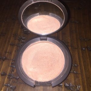 BECCA shimmering skin perfector/ highlighter