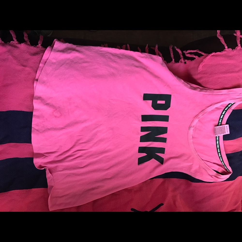 Vs pink tank