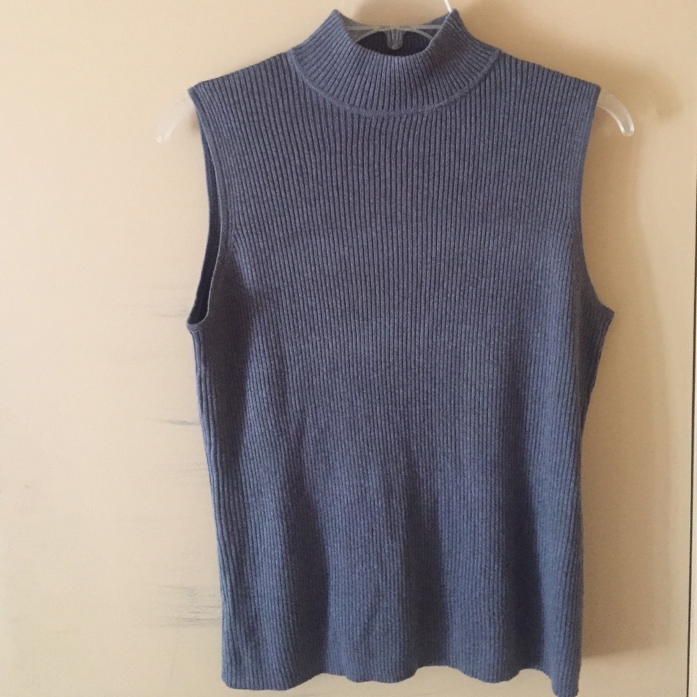 Short sleeve gray turtleneck