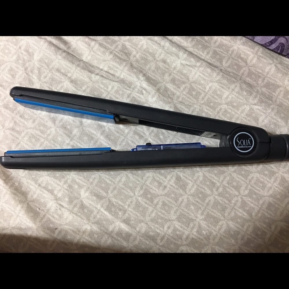 Solia flat iron straightener