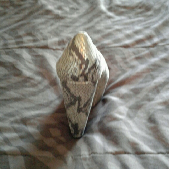 Carlos Santana silver/black python wedges - Picture 3 of 3