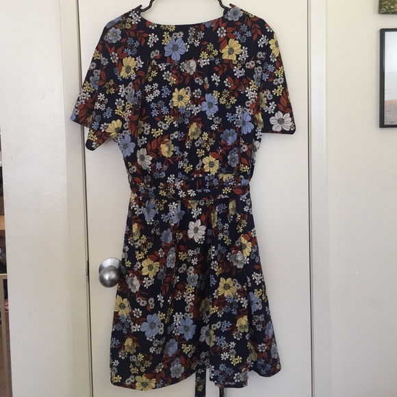New Look Half Wrap Floral Print Dress - Picture 2 of 4