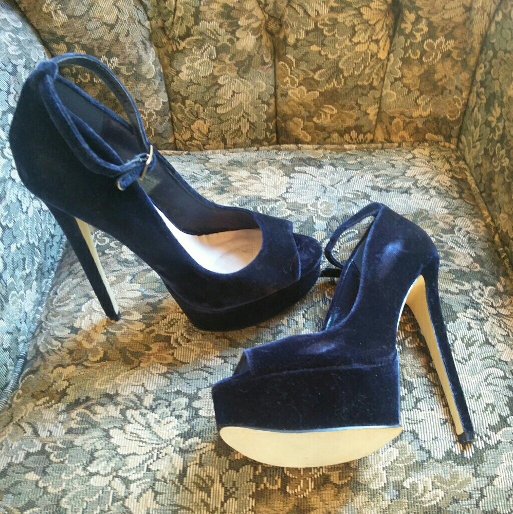 Navy Velvet Peep-toe pumps