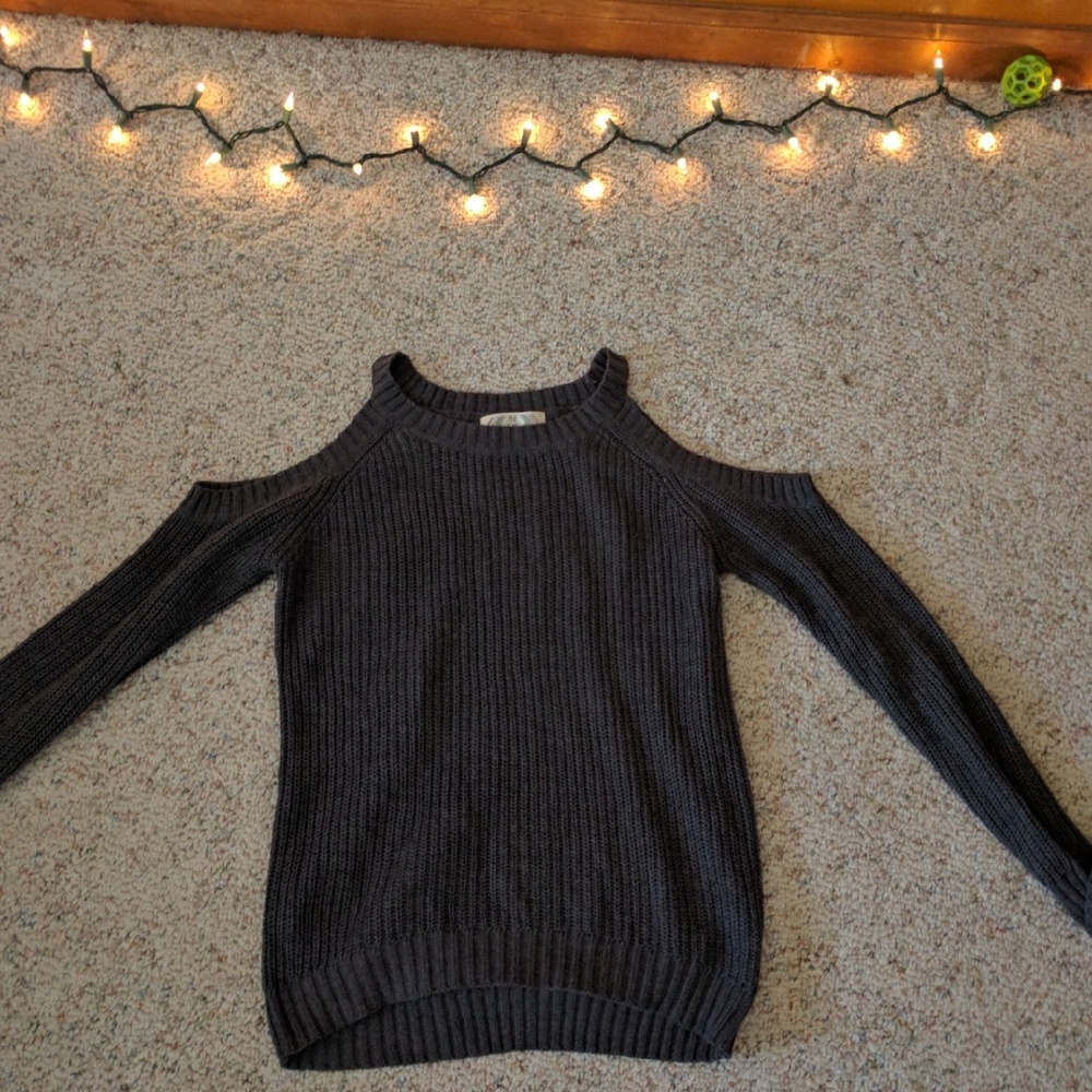 Cold shoulder grey sweater