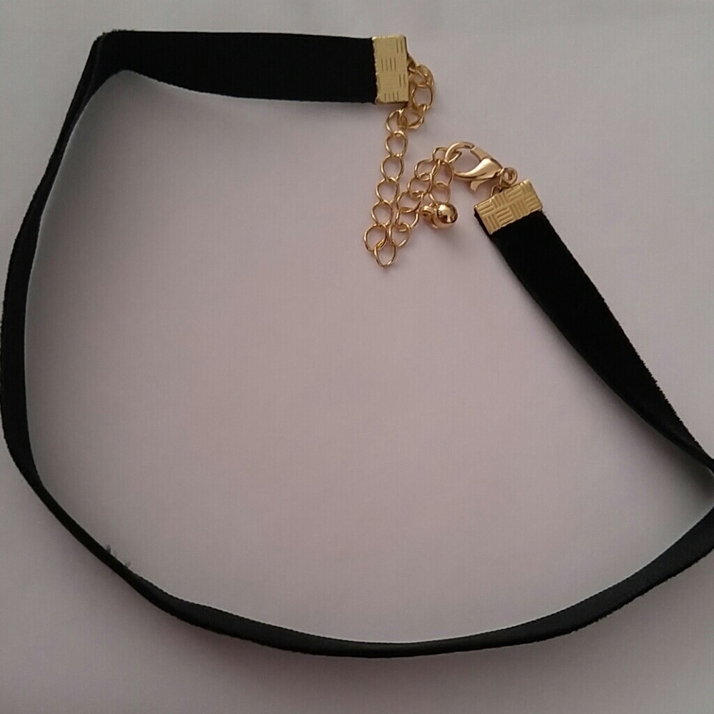 Simple black velvet choker