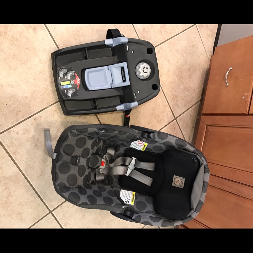 Peg Perego infant seat plus 2 bases
