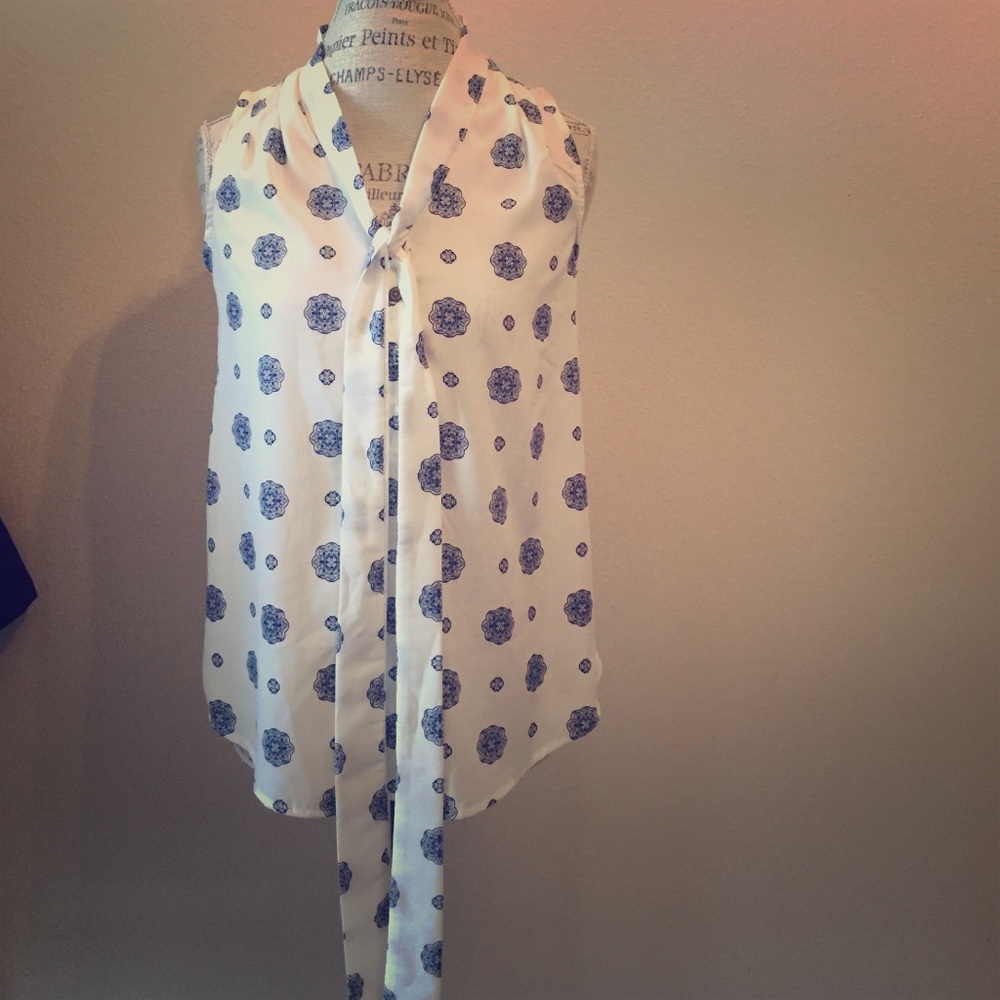 41 hawthorn tie neck sleeveless blouse