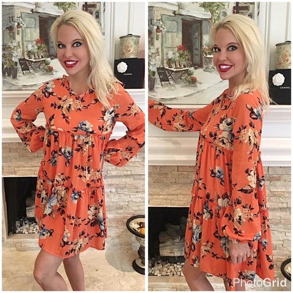 Beautiful floral dress w/light pleating - Picture 2 of 3