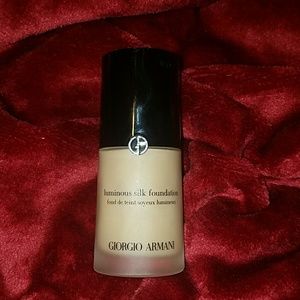 Giorgio Armani Luminous Silk Foundation