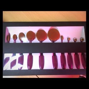 Professional, 10 piece oval makeup brush set