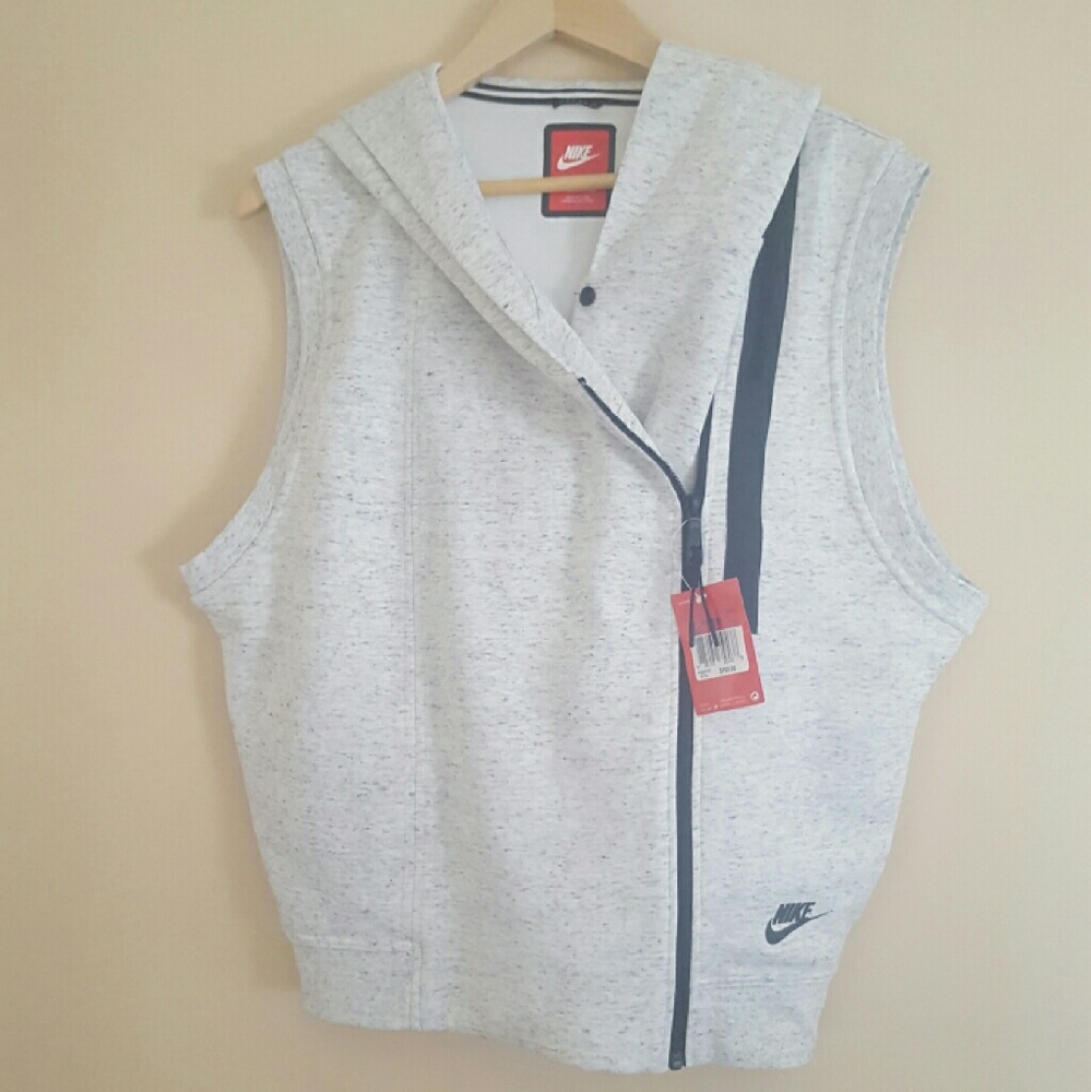 FLASH SALE 🎉NWT Nike Vest