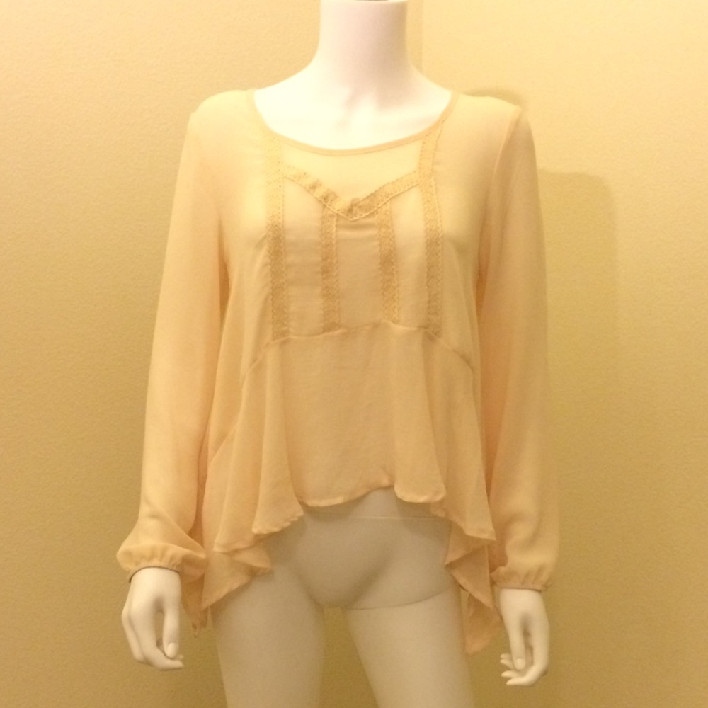 Happening in the Present peach top size Medium