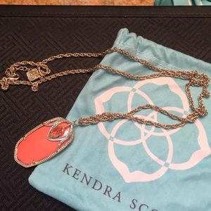 Kendra Scott necklace