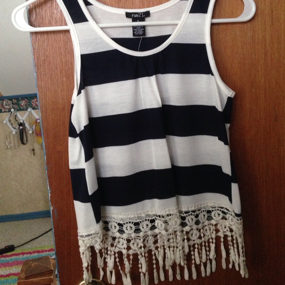cute summer tank top! never worn