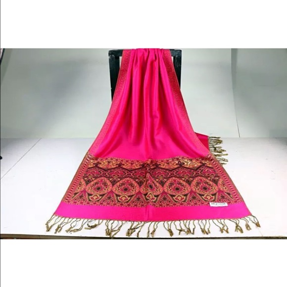 Scarve - Picture 2 of 3