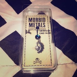 ✨NWT- Moon and Sun Bellybutton ring