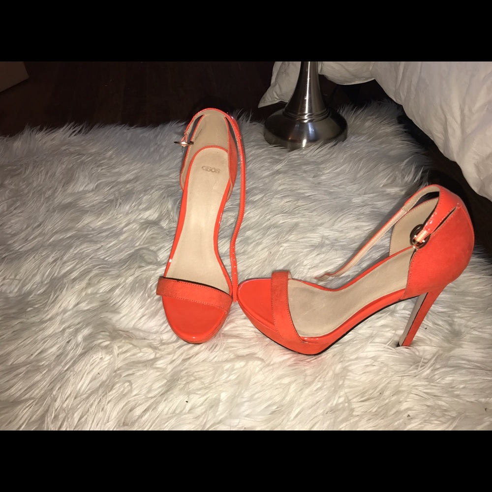 Heels - Picture 4 of 4