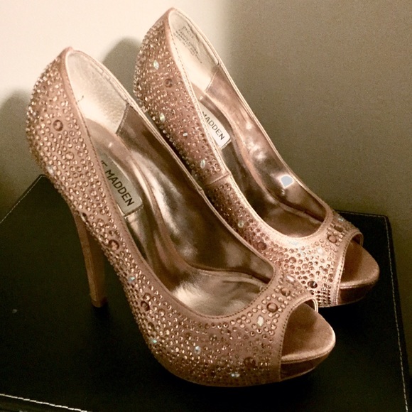 Pink studded dress shoe. Like New!!! - Picture 1 of 3