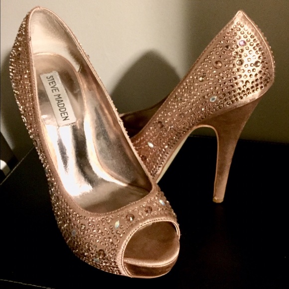 Pink studded dress shoe. Like New!!! - Picture 3 of 3