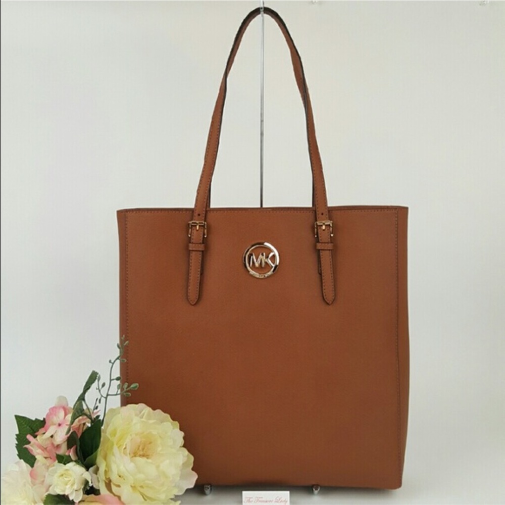 🌸 Michael Kors Jet Set Tote 🌸